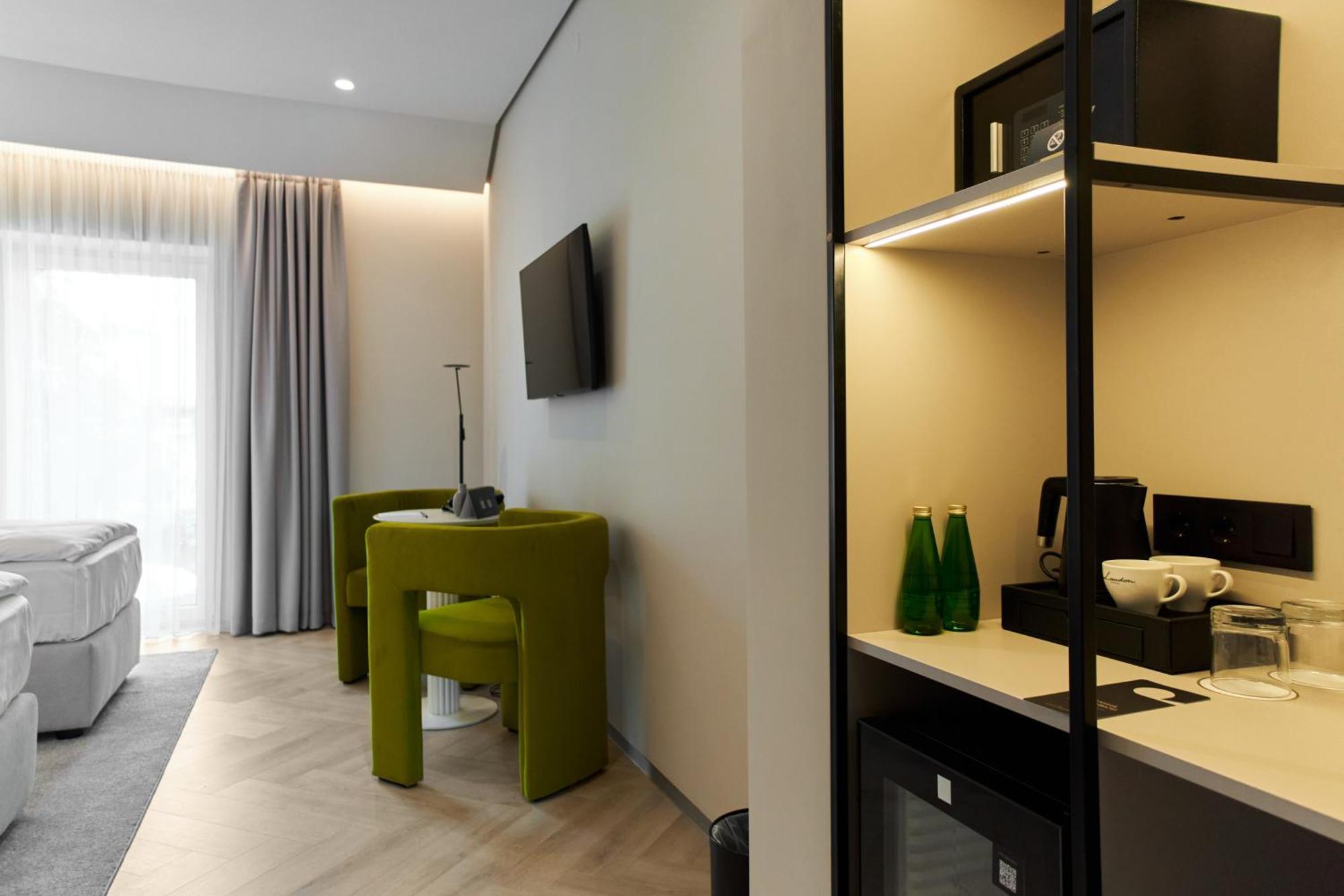 Hotel Laudon 乌日霍罗德 外观 照片